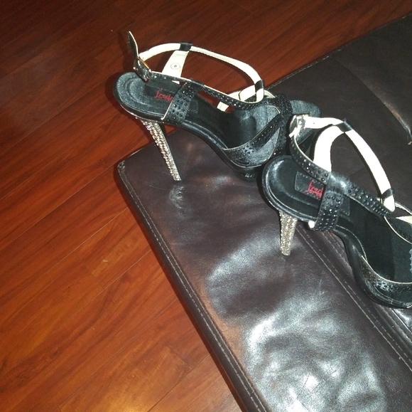 Ladies size 8 high heel shoes - Picture 5 of 7